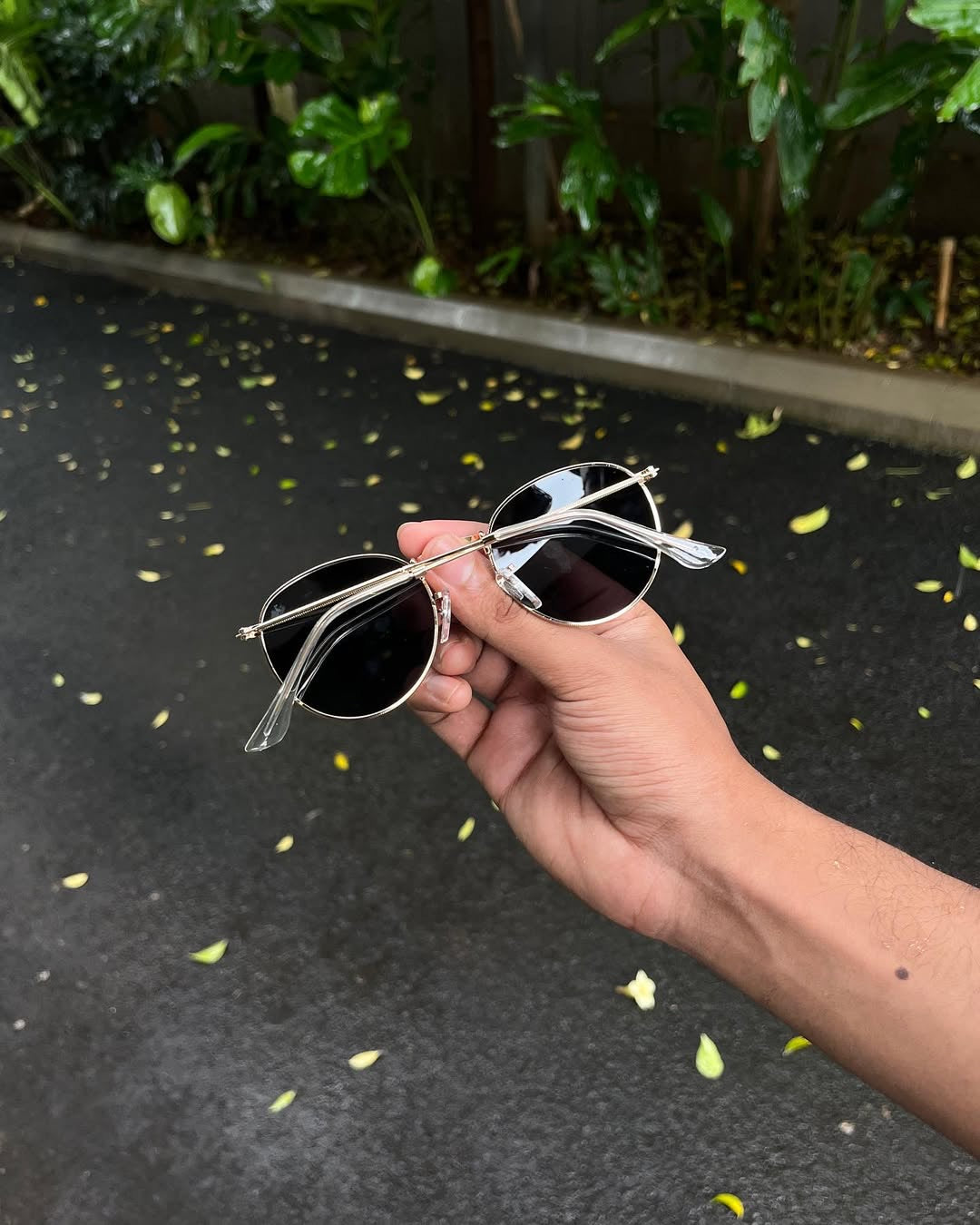 Classic Round Gold Sunglasses