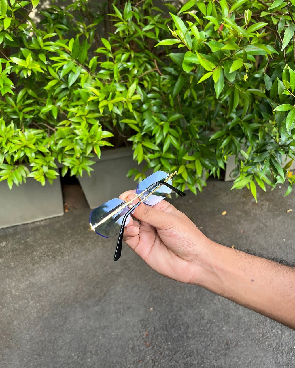 Rimless Faceted Sunglasses — Blue Gradient