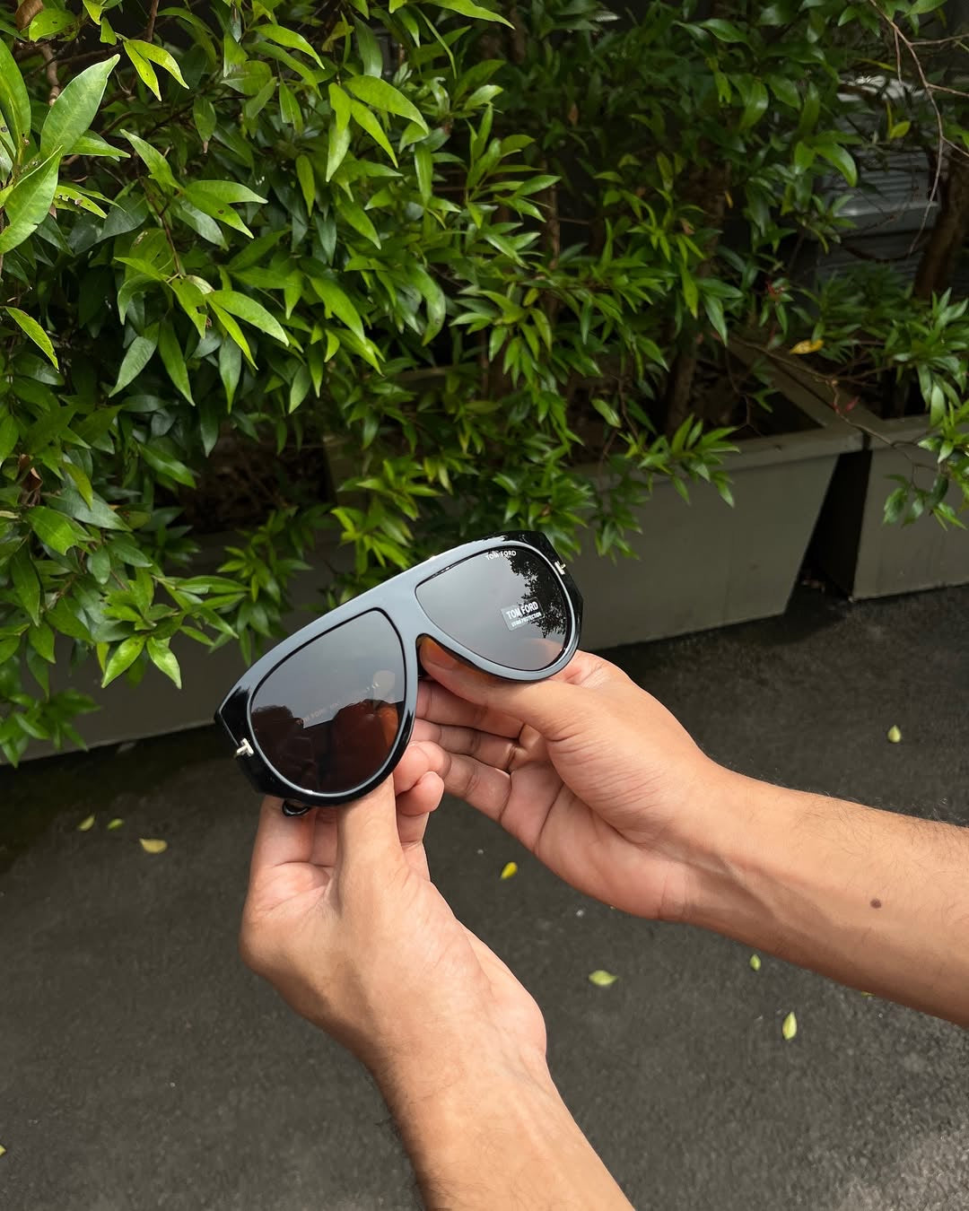 Bold Aviator Shield Sunglasses — Glossy Black