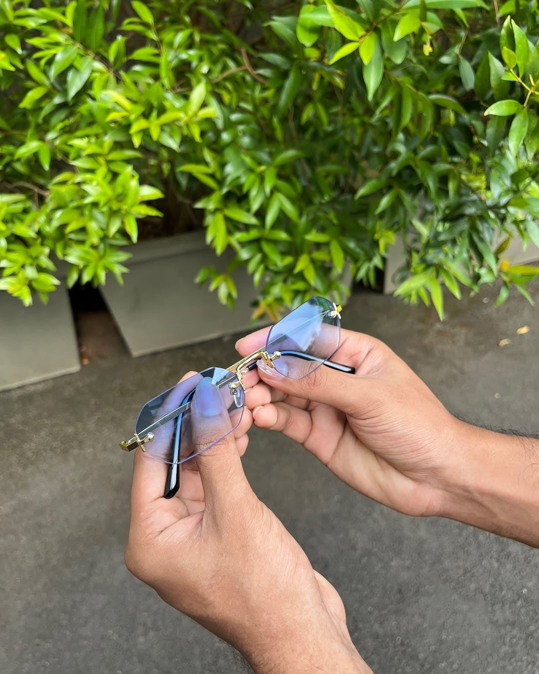 Rimless Faceted Sunglasses — Blue Gradient